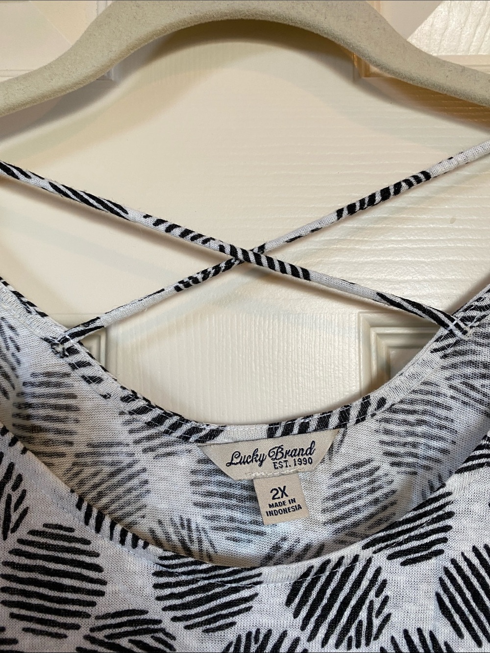 Lucky Brand Black and White Short Sleeve Geometric Tee - Picture 7 of 7